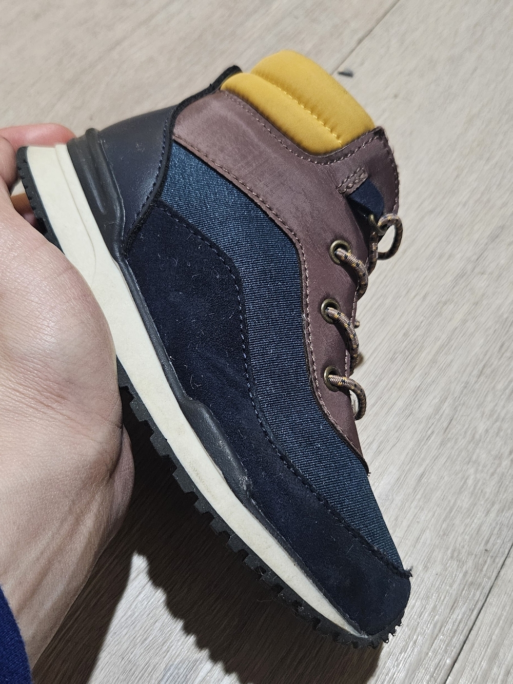 High-top Side Zip Sneaker For Boys/ Old Navy Brand - Picture 5 of 5